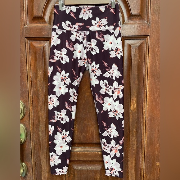🍭2/$45~NWOT Balance Collection Wild Plum Floral Leggings~Large - Picture 2 of 11